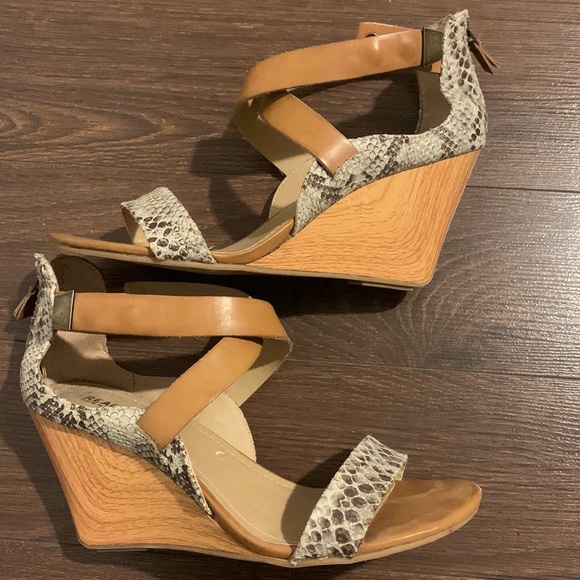 New Kenneth Cole stroppy sandals - Picture 5 of 6